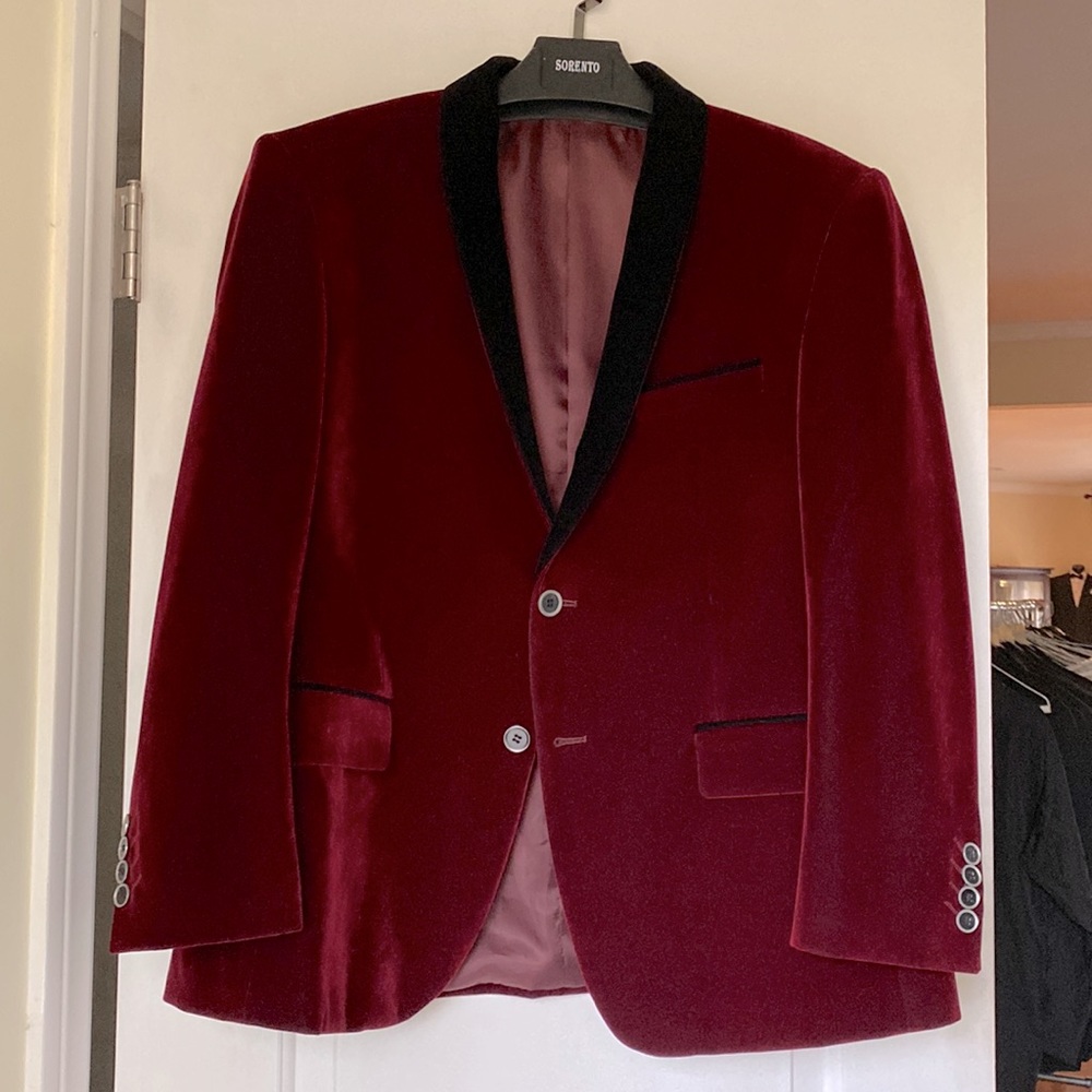 NWOT shawl lapel burgundy Velvet Sorento Jacket